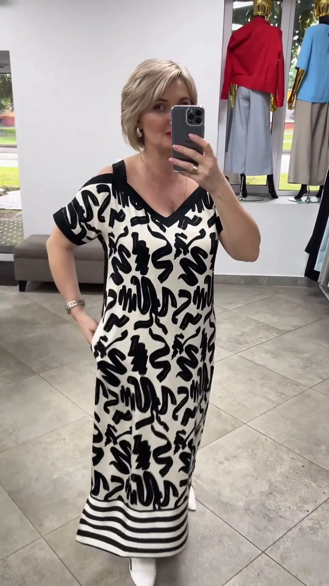 🌞 Nowe Letnie Sukienki 🔥 Sukienka z Dekoltem w Serek, Modna i Przewiewna